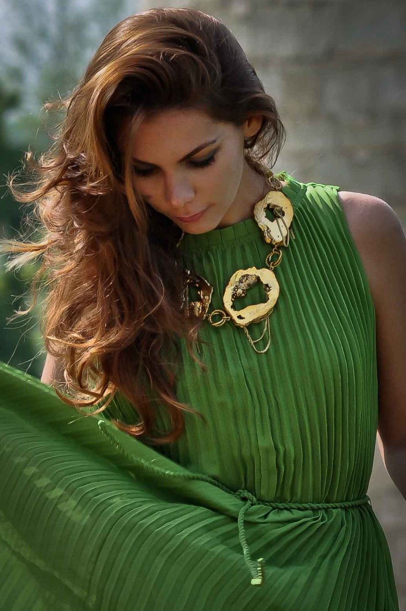 simona-mar-handmade-jewellery-gold-agate-large-slab-gemstones-statement-necklace-bodiam-castle-style-blog-ted-baker-maxi-moss-green-pleated-dress-details.jpg
