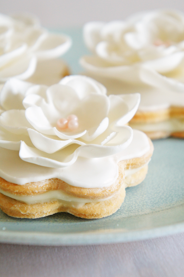 vanilla, sandwich, cookies, ganache, white chocolate, fondant, flower, royal icing, giveaway, cook book, shauna sever, pure vanilla, creme, bake, baking, recipe