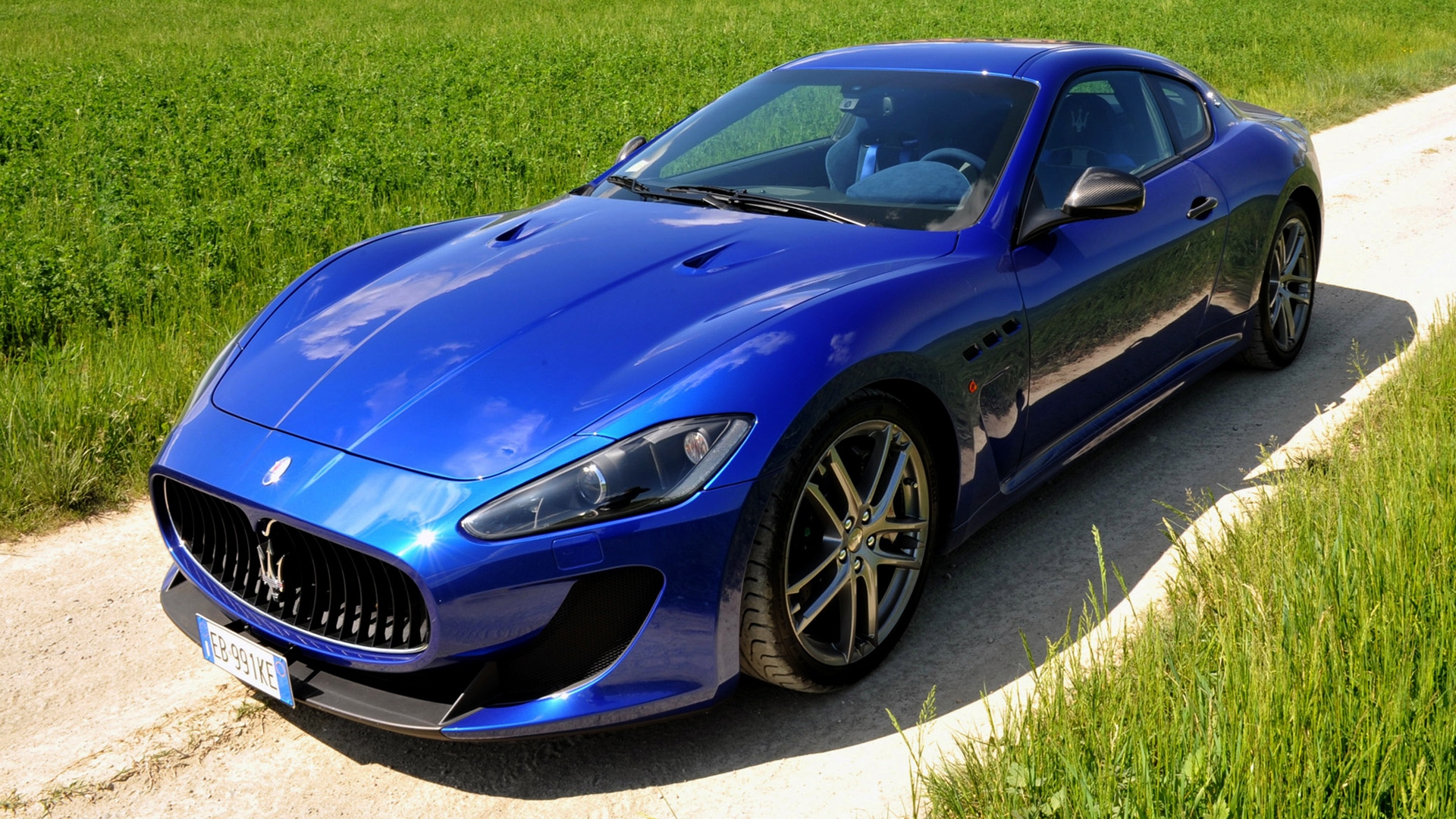 http://4.bp.blogspot.com/-IrKfQvkCjik/UEhef0cCZKI/AAAAAAAAI04/Xxa-n7xNwUU/s0/maserati-granturismo-mc-stradale-2010-1920x1080-wallpaper.jpg