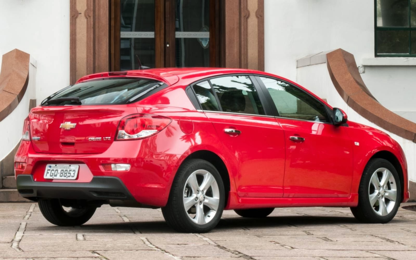 GM Cruze 2014 Sedã e Hatch: fotos, preços e especificações