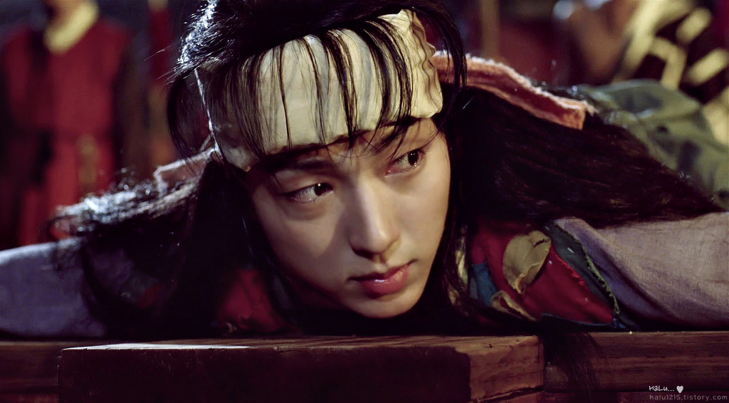 영화 왕의 남자 속 공길 |