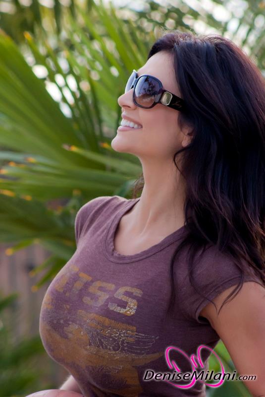 Denise Milani квадроцикл