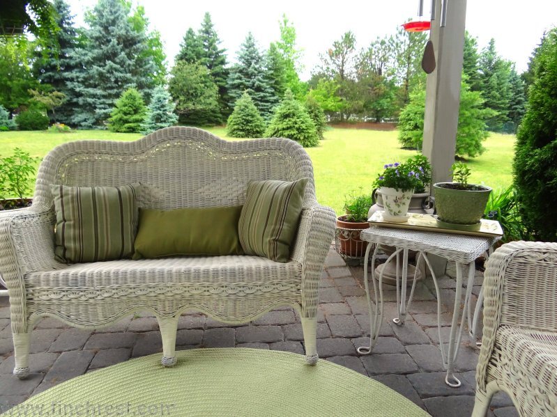 The Nest at Finch Rest: Patio Wicker Furniture Makeover