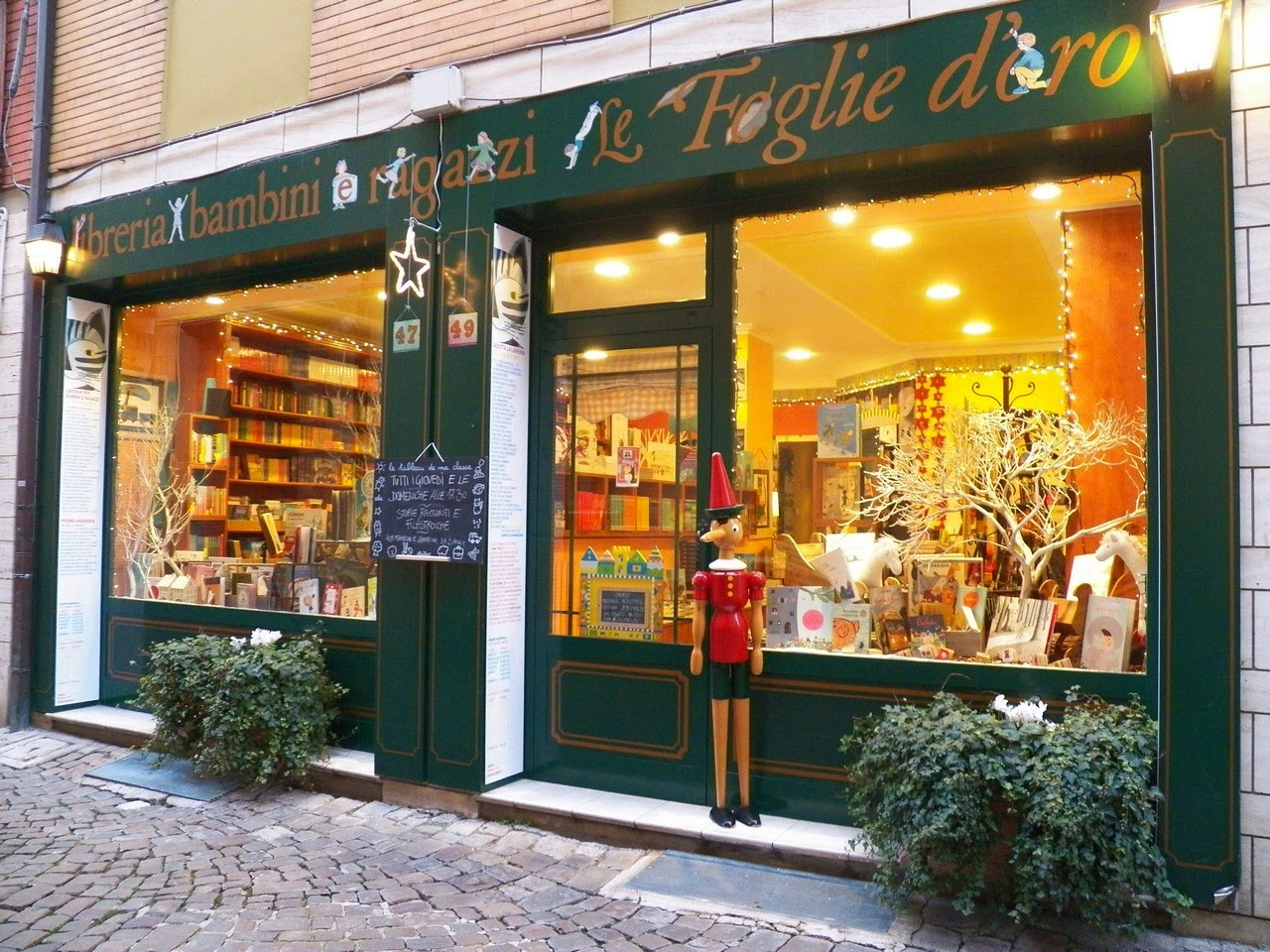 Parete foglia doro: portfolio abitazioni private. come decorare le ... Lampada barocca foglia oro