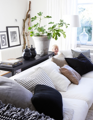 Intérieur suédois coussins à rayure blanc/noir Planete déco via Nat et nature