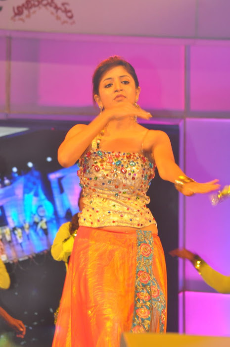 poonam kaur new dancing at paruchuri brothers feliciated by tsr, poonam kaur new latest photos