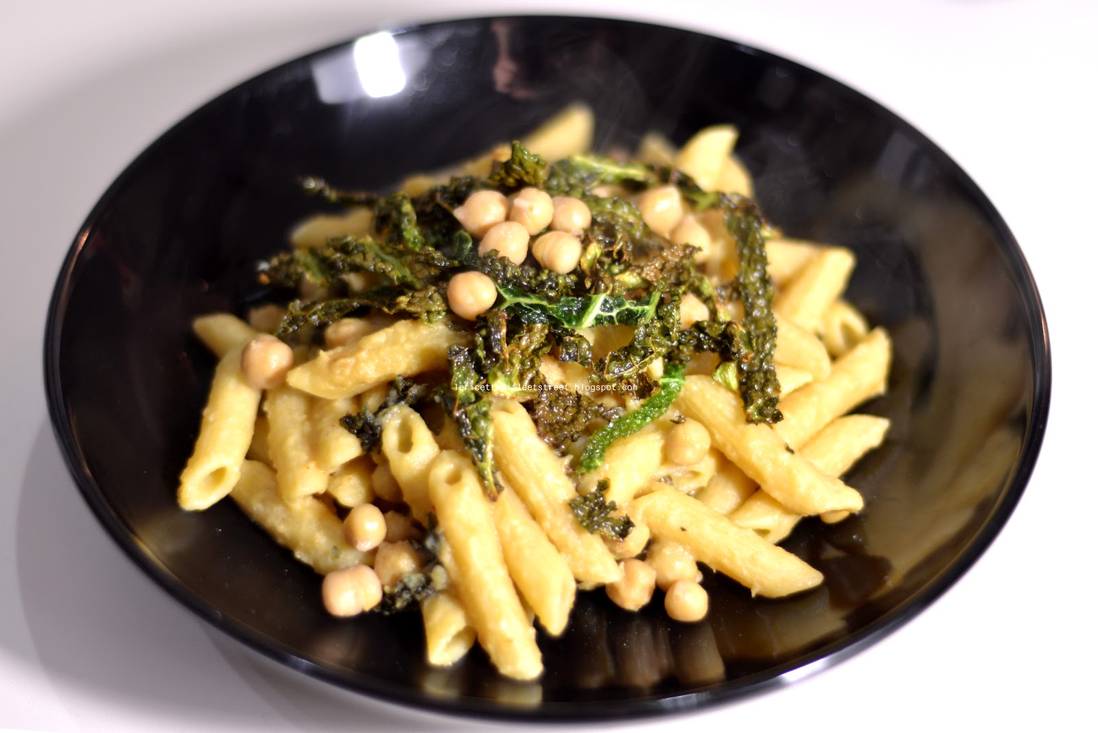 Pasta con crema di ceci e verza croccante Mrs. Lovett's pies