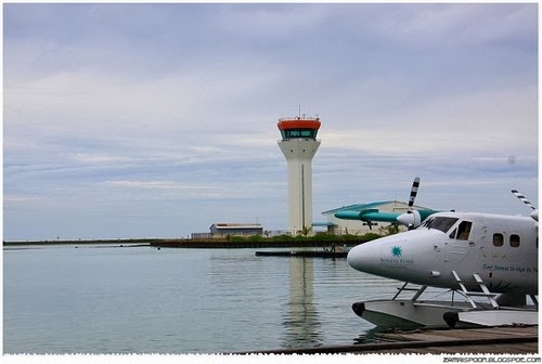 Lapangan Terbang di Maldives Hanya 2 Meter Dari Paras Laut. Lapangan Terbang di Maldives Hanya 2 Meter Dari Paras Laut.