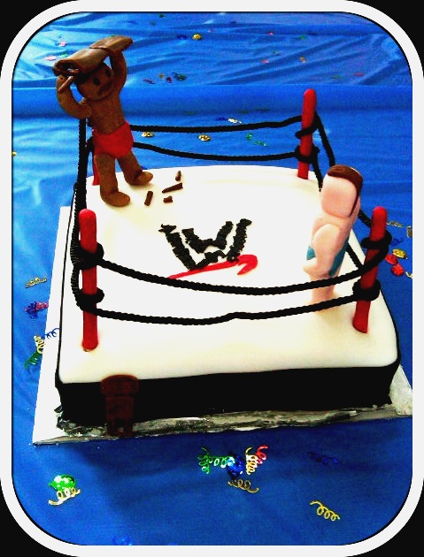"CrEaTiViTy WaNNaBee": Wrestling Cake