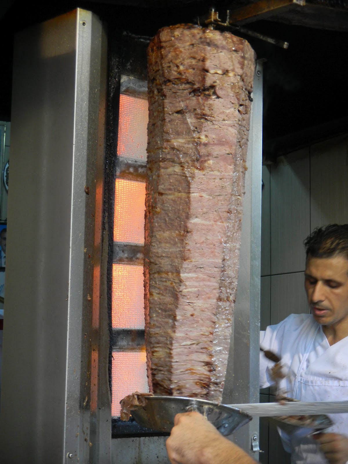 Realist Gurme Dönerci Sadık Usta Yaprak Et Döner Yusufpaşa / Fatih