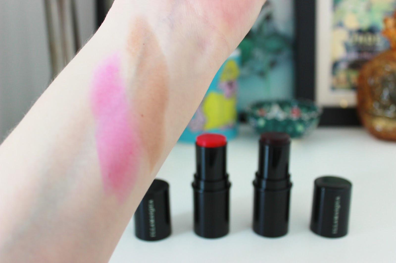Illamasqua Gel Colour and Gel Sculpt sticks in Fluster and Silhouette swatches