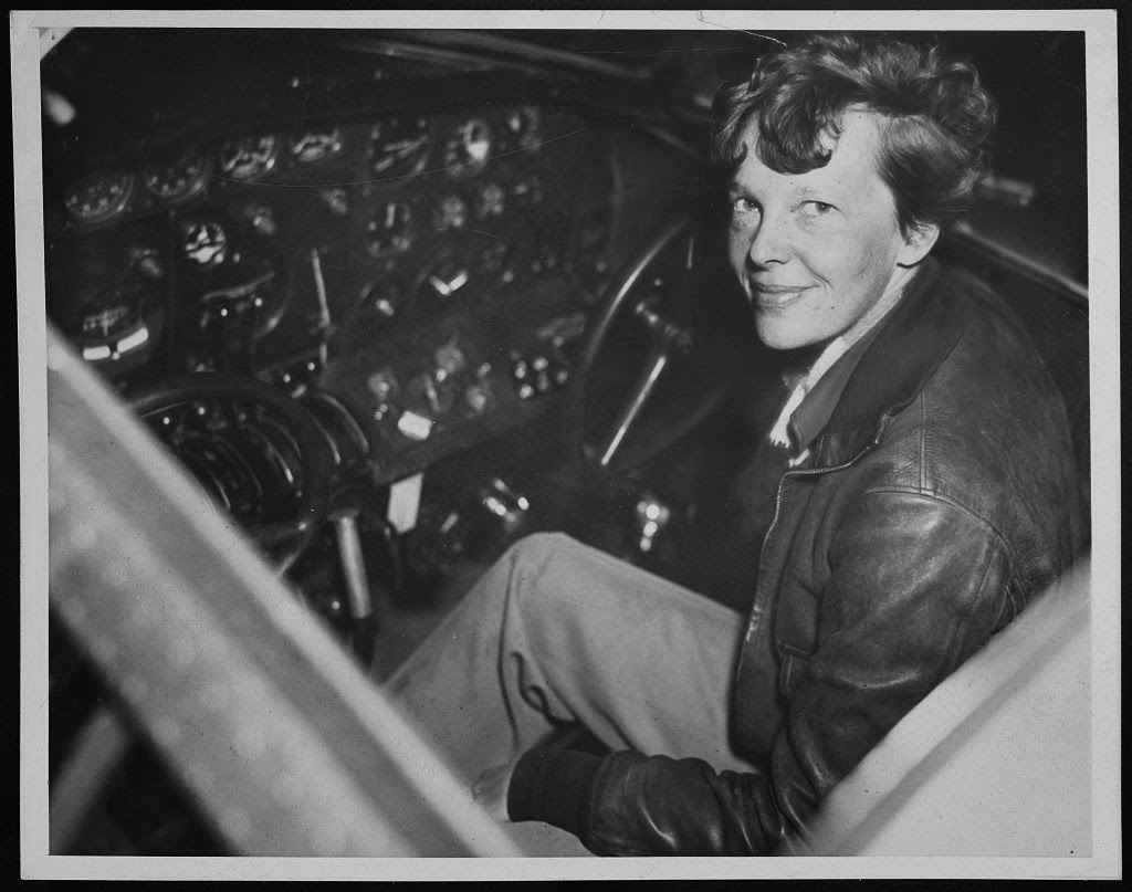 Amazing Historical Photo of Amelia Earhart in 1937 