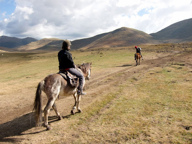 Montando a caballo en los alrededores de Semongkong (Lesoto)