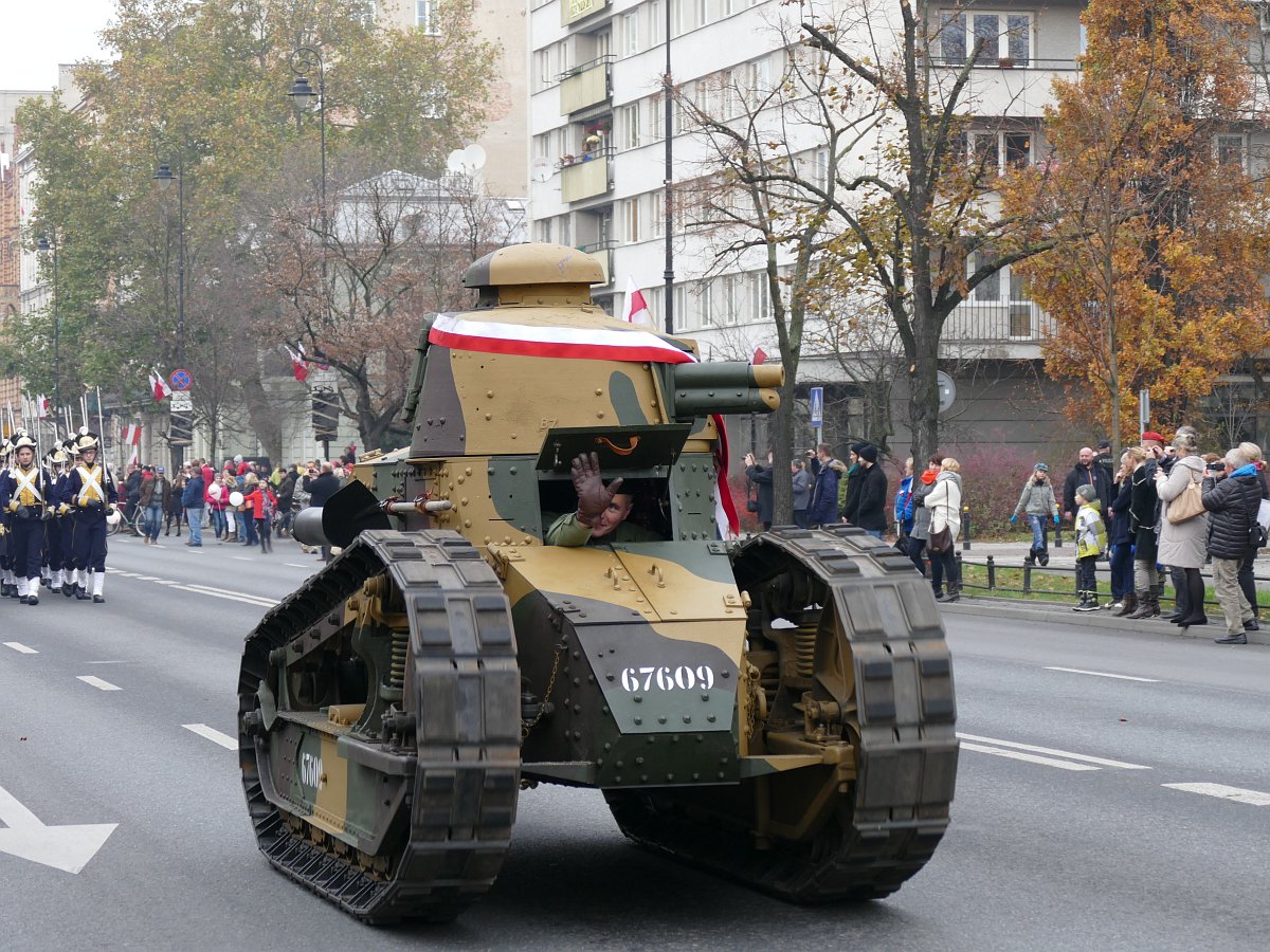 Marsz Razem dla niepodległej 2014. Renault FT-17 pierwszy czołg Wojska Polskiego w historii.