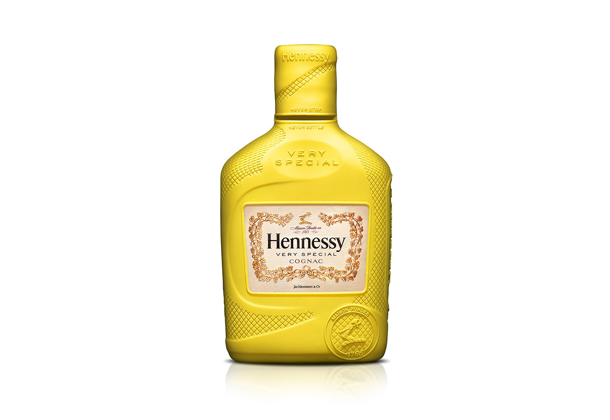 Hennessy V.S. Flask Sleeve on Packaging of the World Creative Package