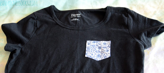 Tea Apparel Fashion Review: Blue Hibiscus Pocket Tee The Blue Hibiscus pocket tee from Tea Apparel features a cute floral printed pocket design on a simple, casual short-sleeve black T-shirt.