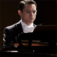 Elijah Wood en Grand Piano Elijah Wood en Grand Piano
