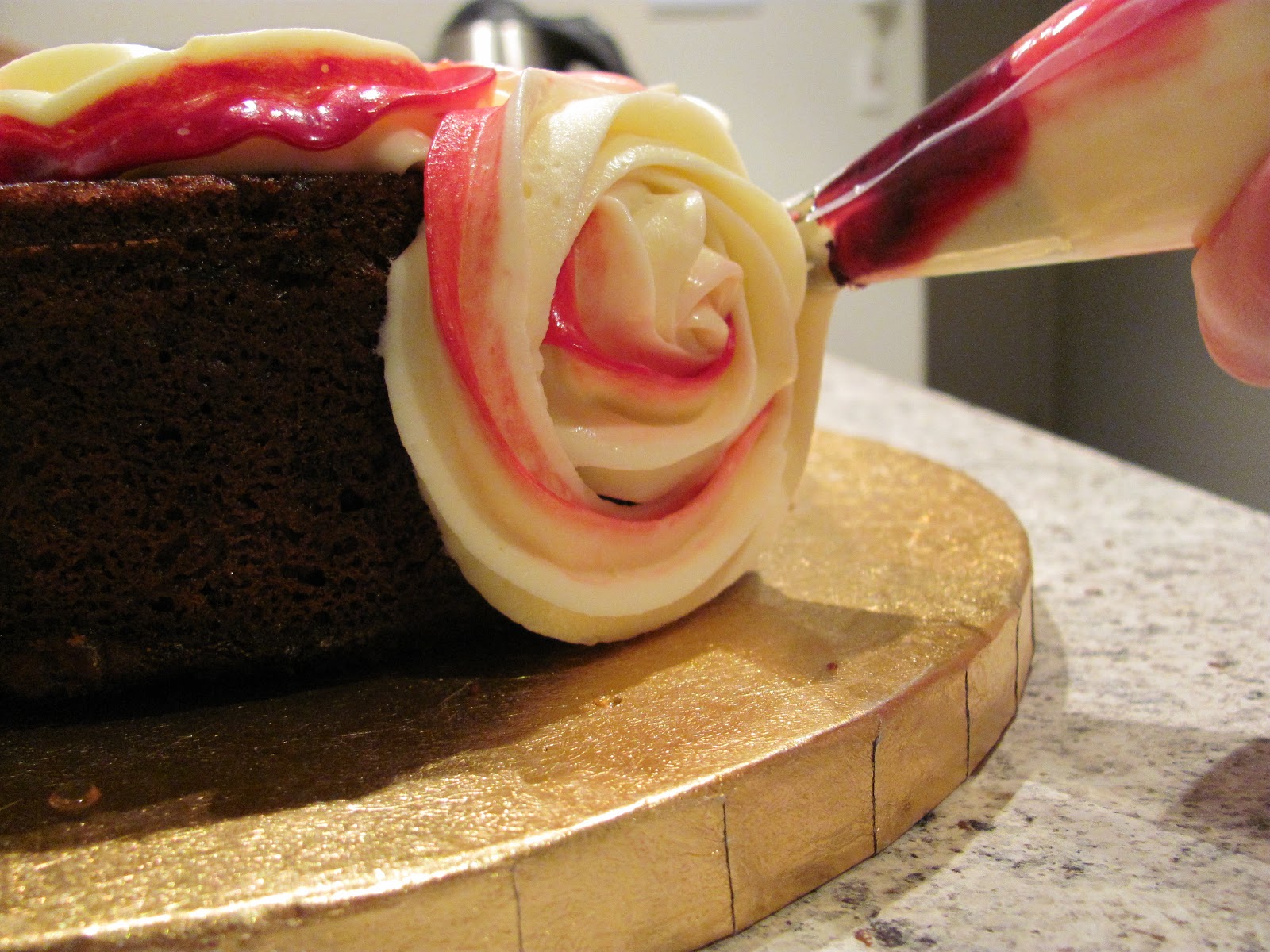 Mrs Cake How to Pipe Icing Roses