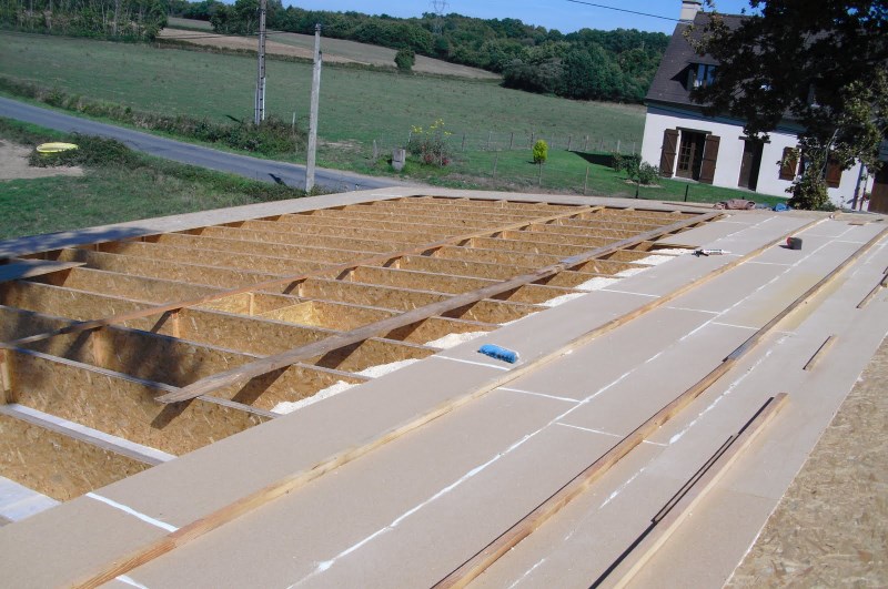 Notre Maison "La Catiche" Isolation du toit copeaux de bois.