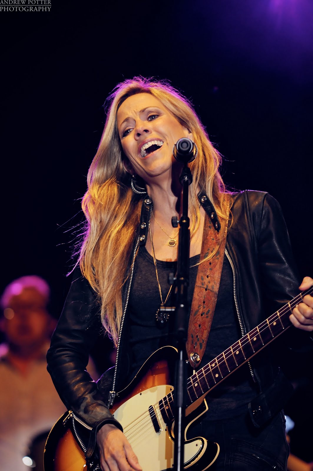 http://4.bp.blogspot.com/-J48jskOQiUE/TpJqK4dIt0I/AAAAAAAABlE/yZJvs362TQQ/s1600/SherylCrow-AP3.jpg