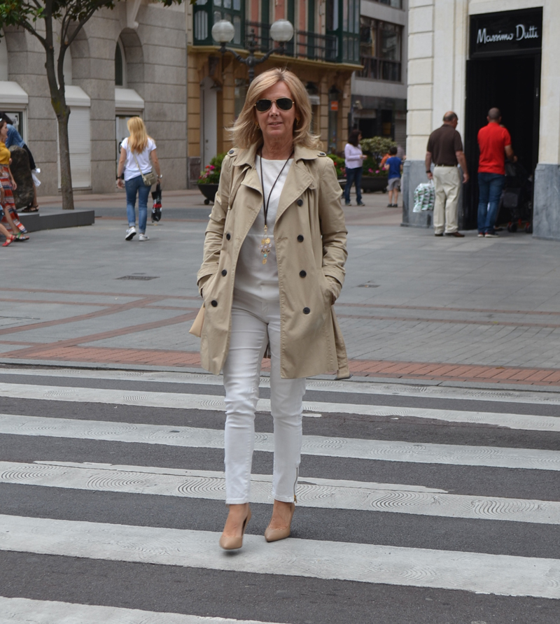 mis looks , con buena facha, blog, moda , bilbao , como combinar un trench, como combinar los colores blanco y beige