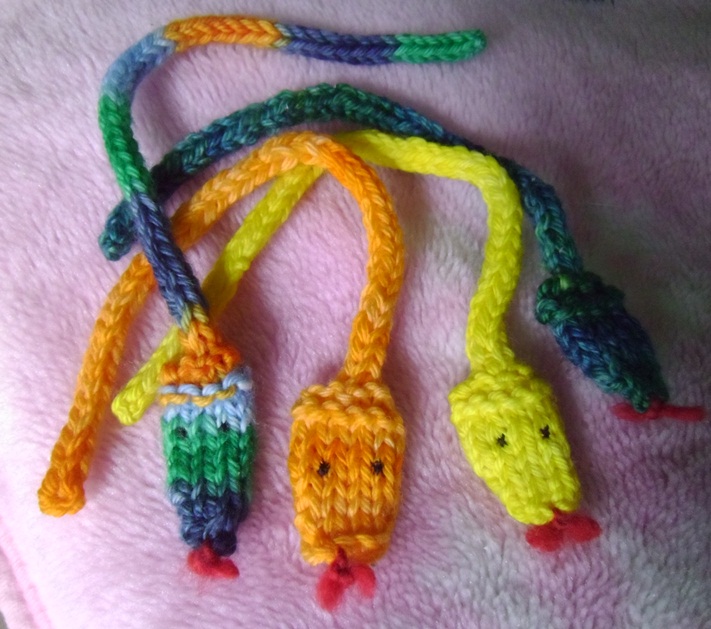 These little wagons....: I-cord snake pattern - knit