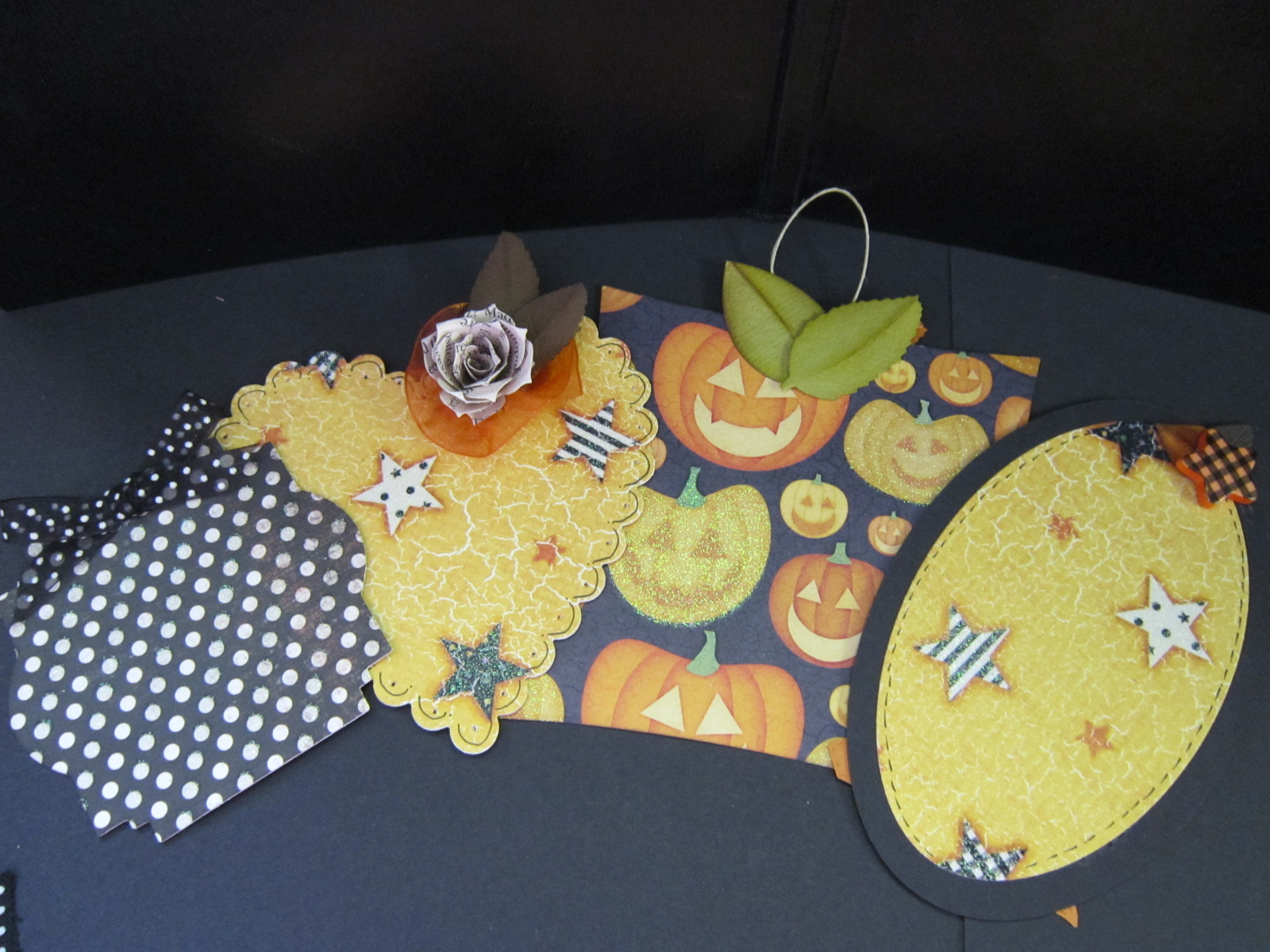 Scrapendipity: Halloween mini book
