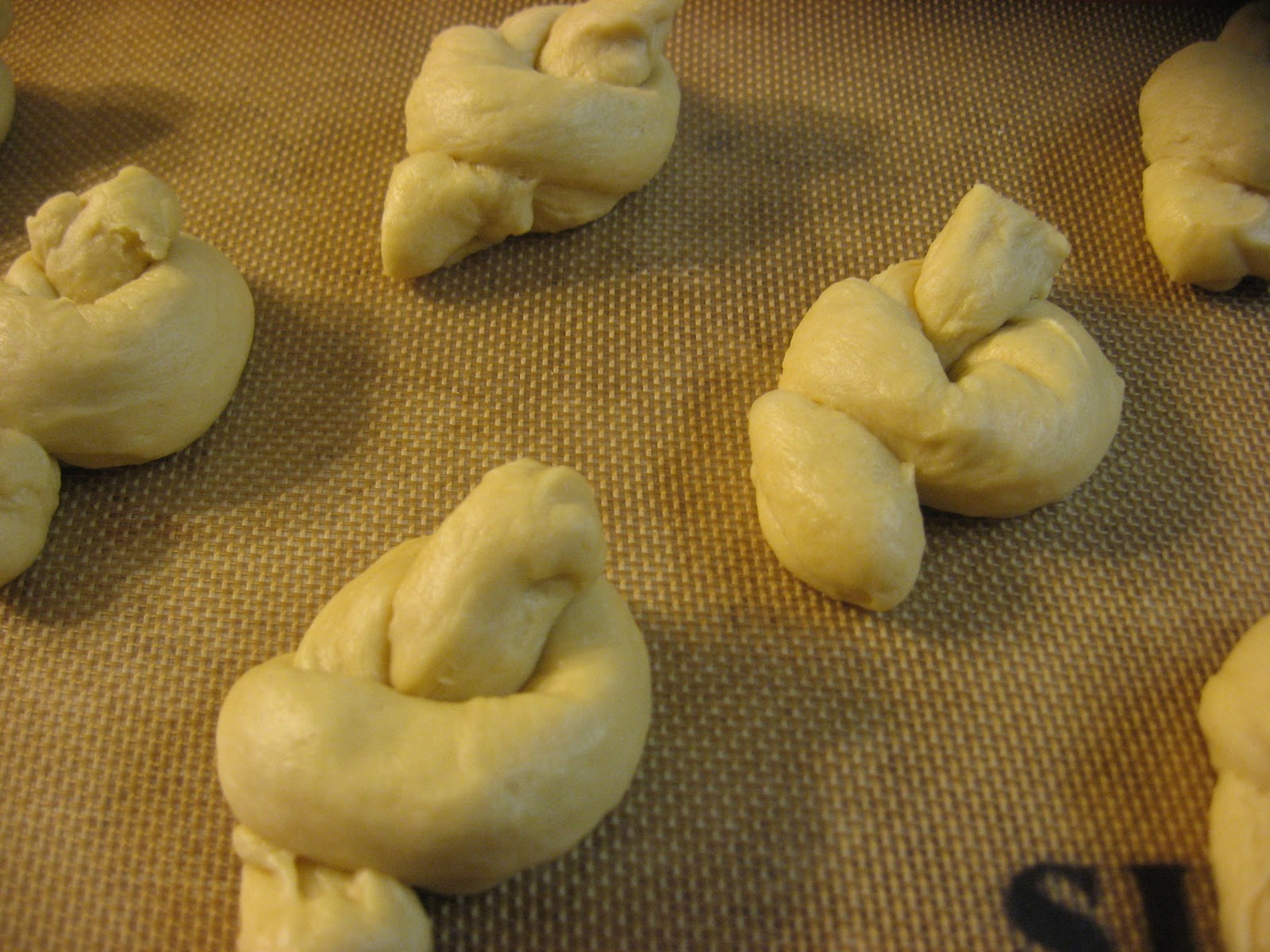 Baker Becky Knot Yeast Rolls