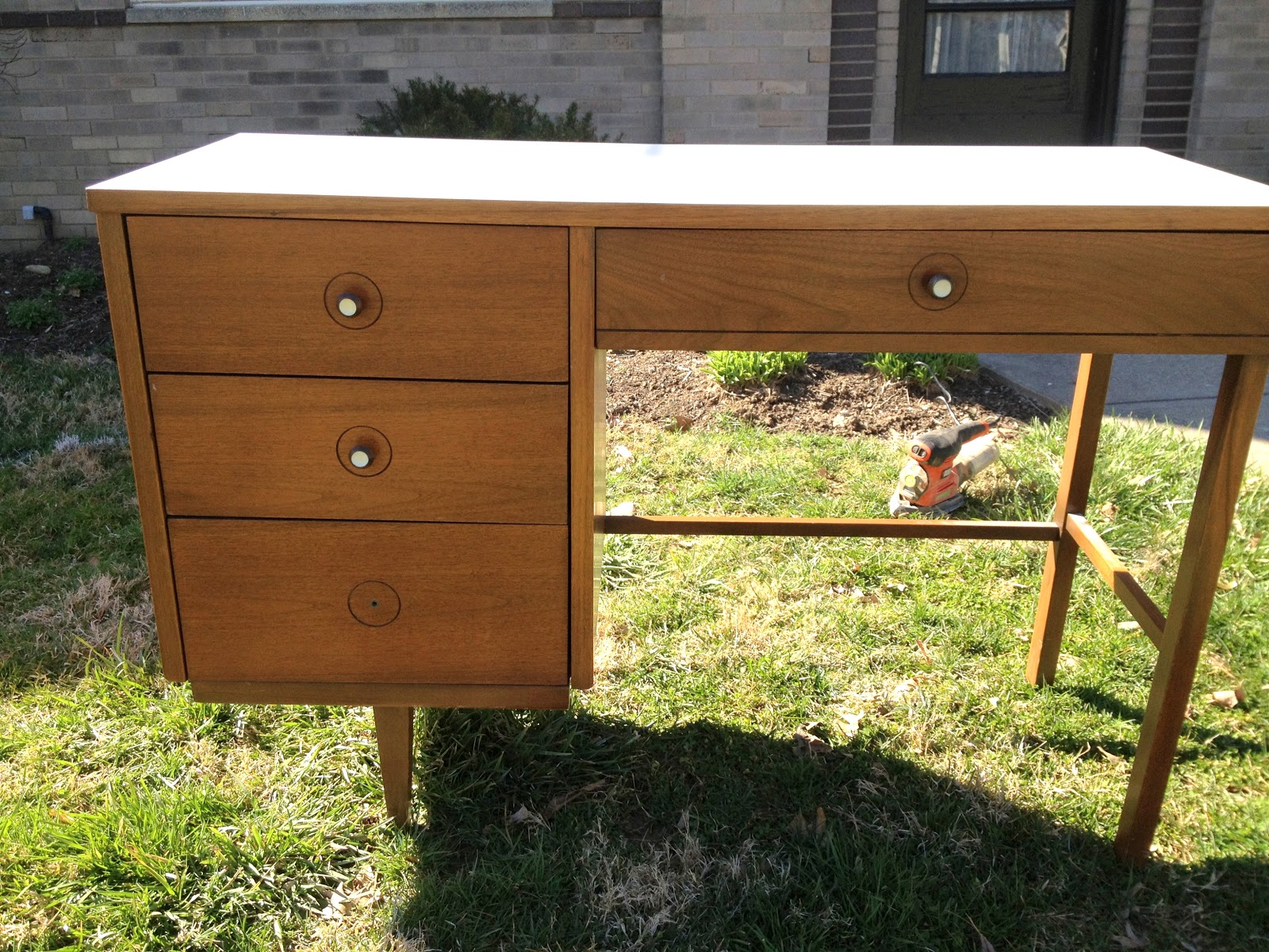 change of scenery a thrift store desk makeover.