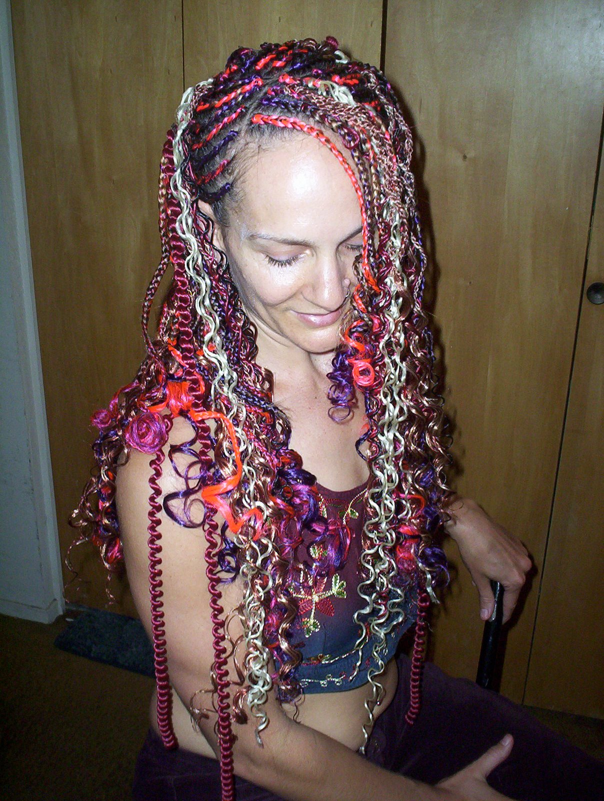 http://4.bp.blogspot.com/-JAW5jCvUg6E/Tg7HYeHqyoI/AAAAAAAAChI/CItkhJLwwL0/s1600/Micro-Braids-Hairstyles-2011-1.jpg