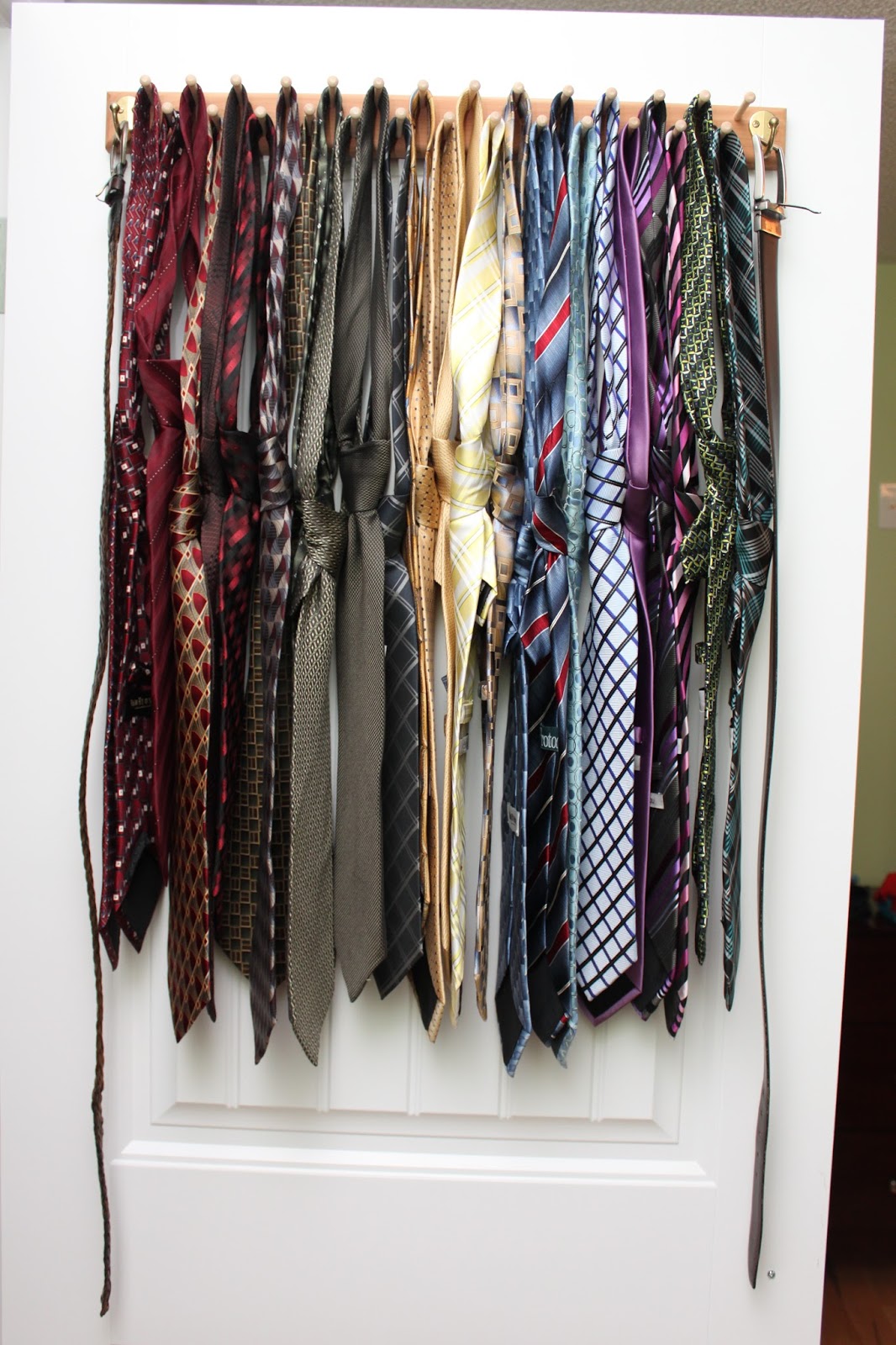 Woodified Aromatic Cedar Tie Rack