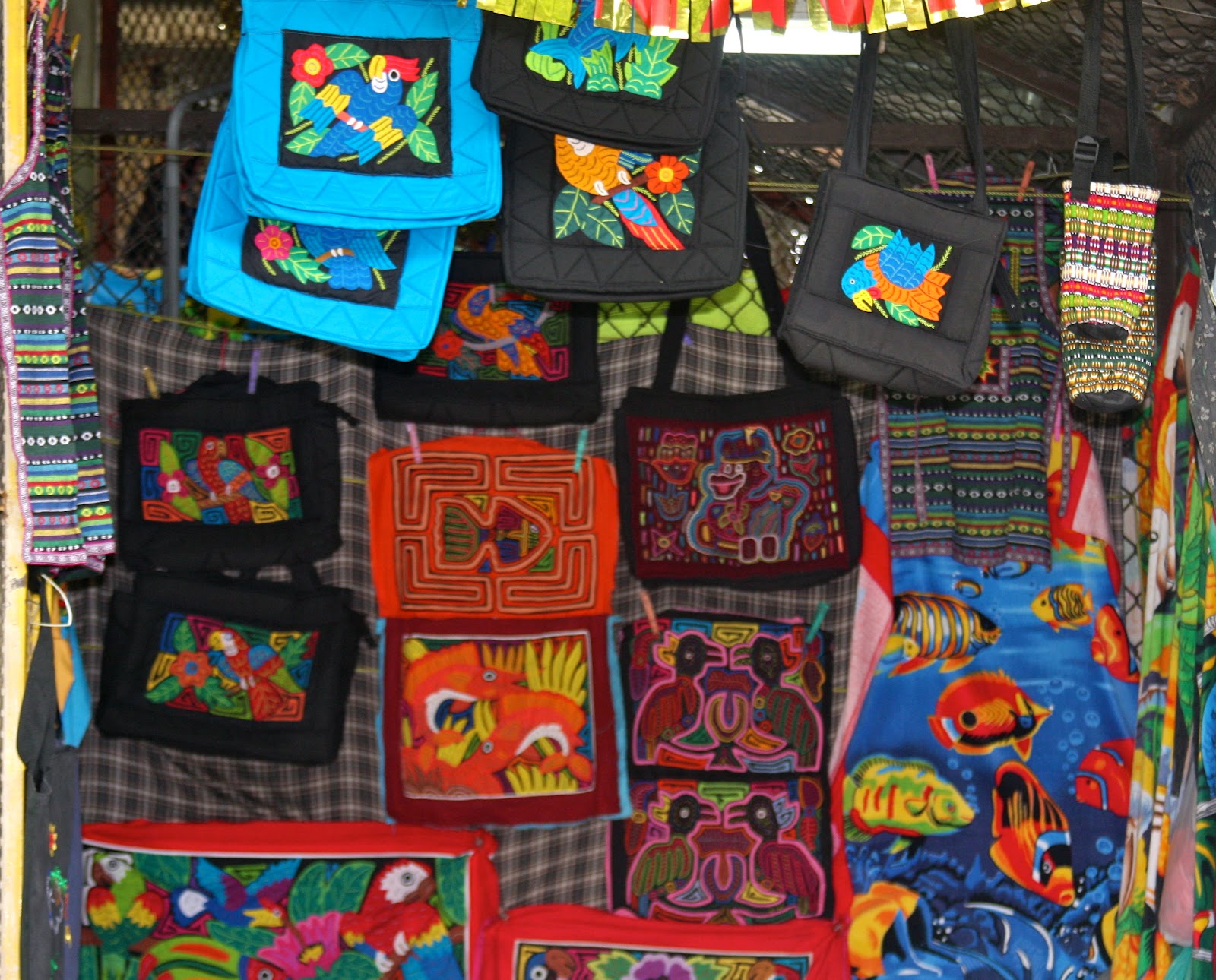 Panama Touring Day 7. Kuna Market/Farewell Dinner.