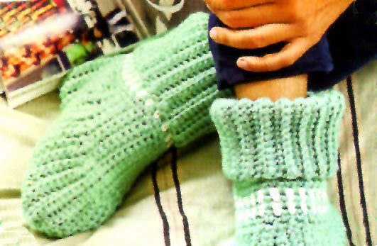 zapatitos con puño y guarda tejidos en crochet 7