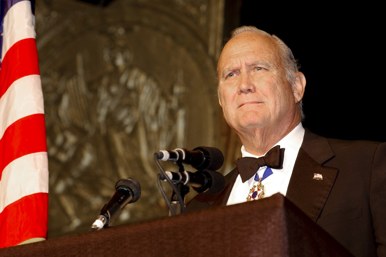 Paul Davis On Crime President, Defense Leaders Praise General