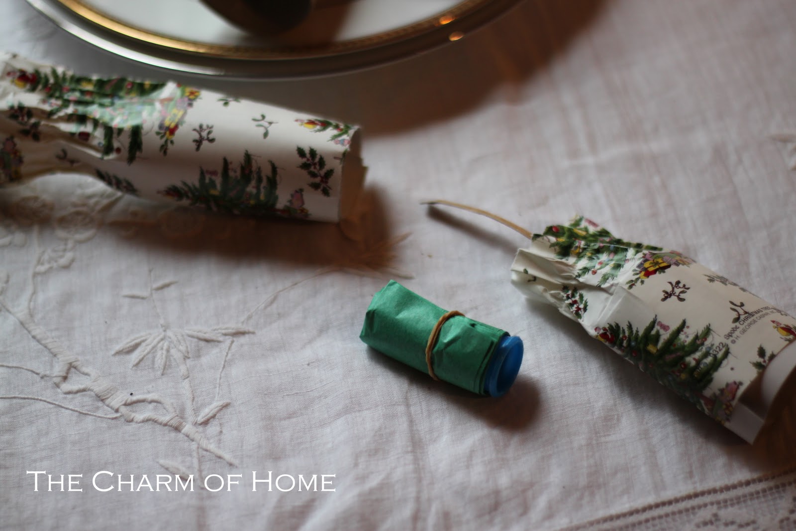 The Charm of Home English Christmas Crackers