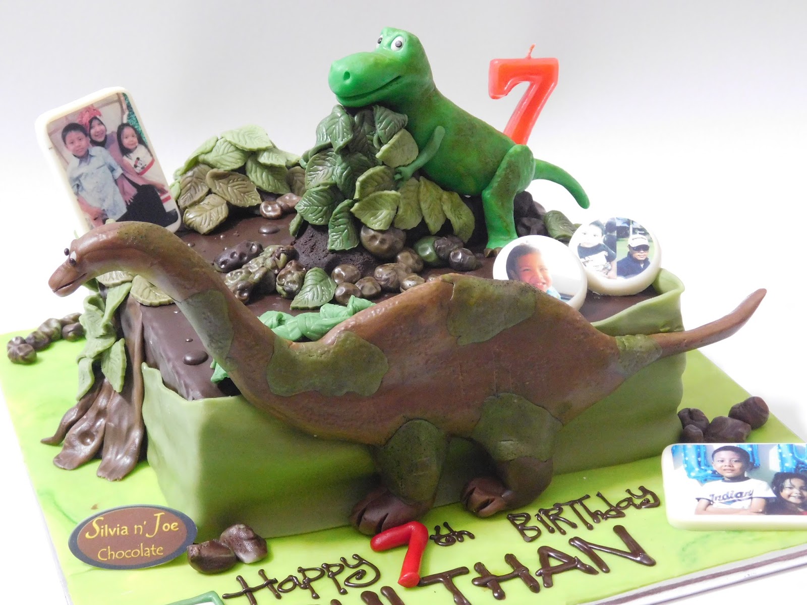 KUE ULANG TAHUN 3D DINOSAURUS