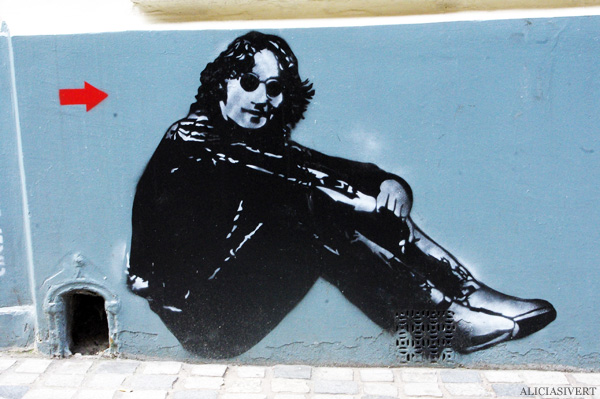 aliciasivert, alicia sivertsson, street art, graffiti, gatukonst, klotter, tags, bussels, bruxelles, bryssel, stencil, schablon, hus, building, john lennon, jef aerosol