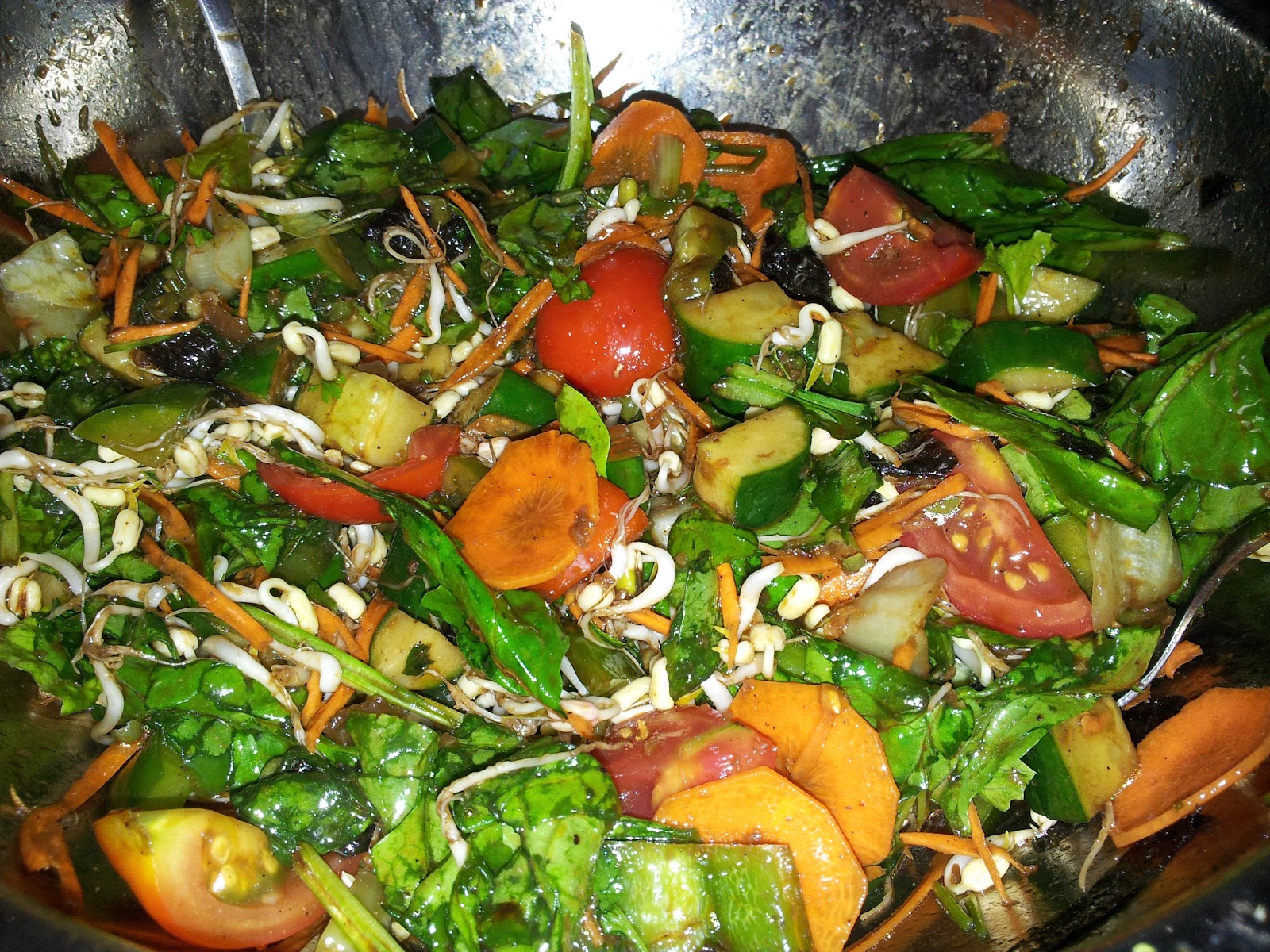 KAUKAU TIME!"Kaukau" is a Hawaiian pidgin slang word meaning "food