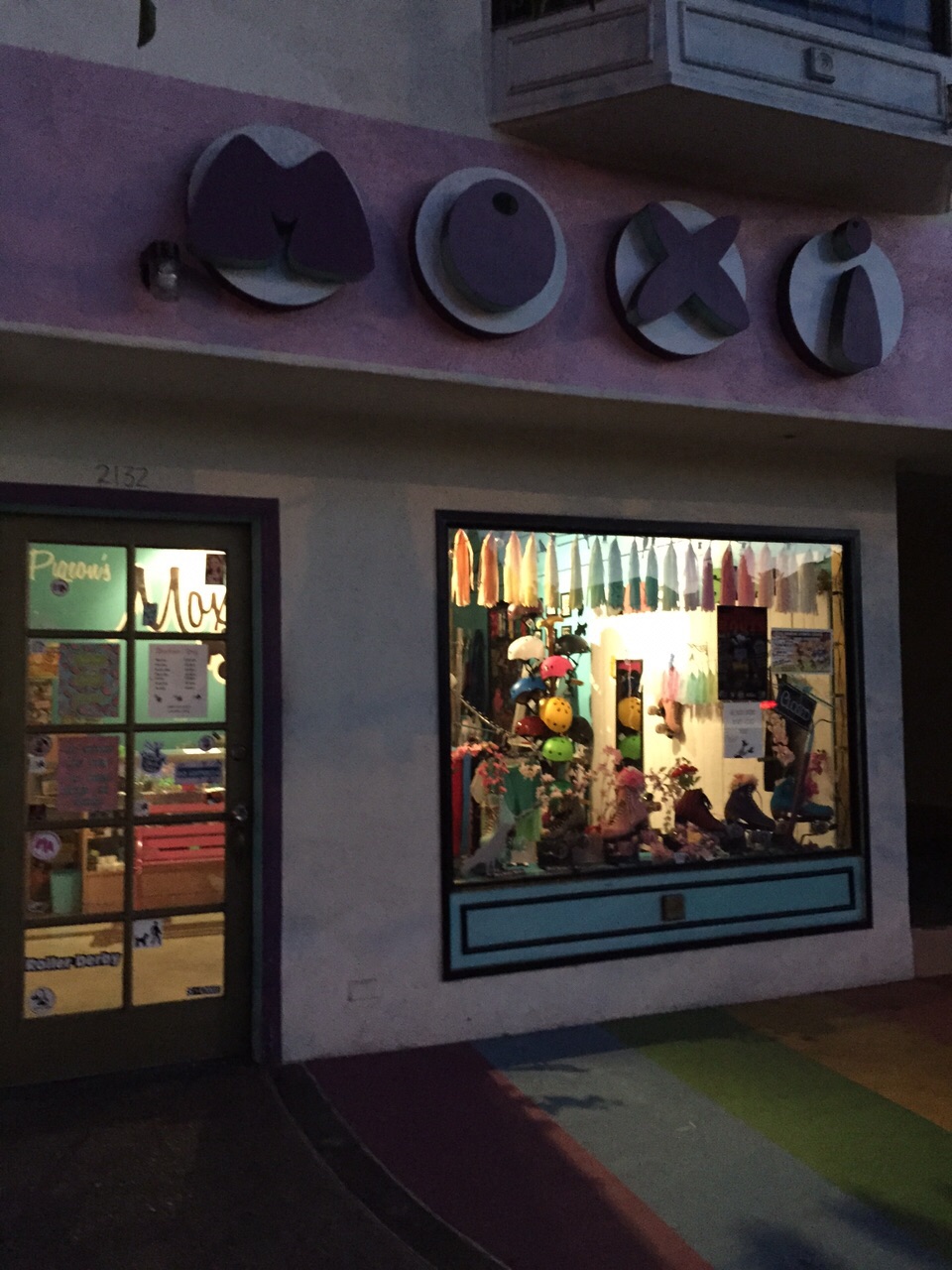 Patinando e Cantando Tudo sobre a Moxi Skates Shop