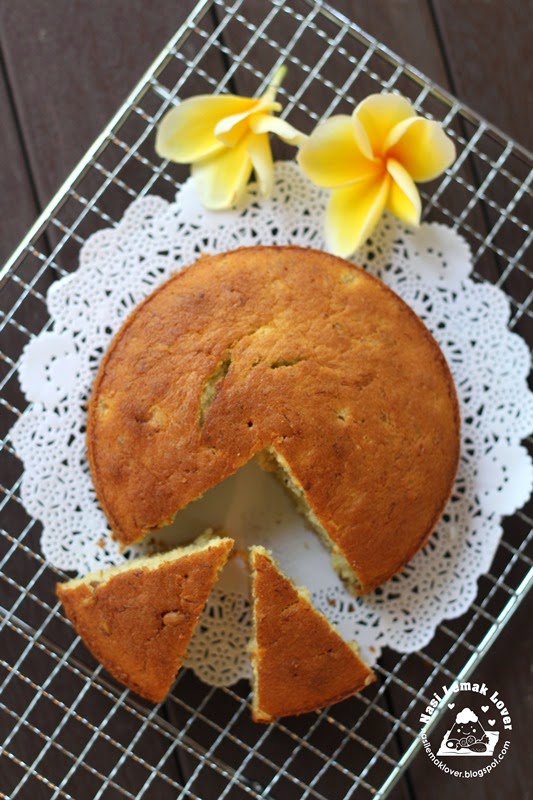 Nasi Lemak Lover Banana and Pine nuts butter cake 香蕉松子牛油蛋糕