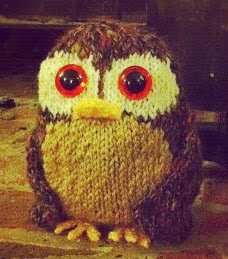 http://translate.google.es/translate?hl=es&sl=en&tl=es&u=http%3A%2F%2Fsincerelylouise.blogspot.co.uk%2Fp%2Ffree-tweet-owl-knitting-pattern.html