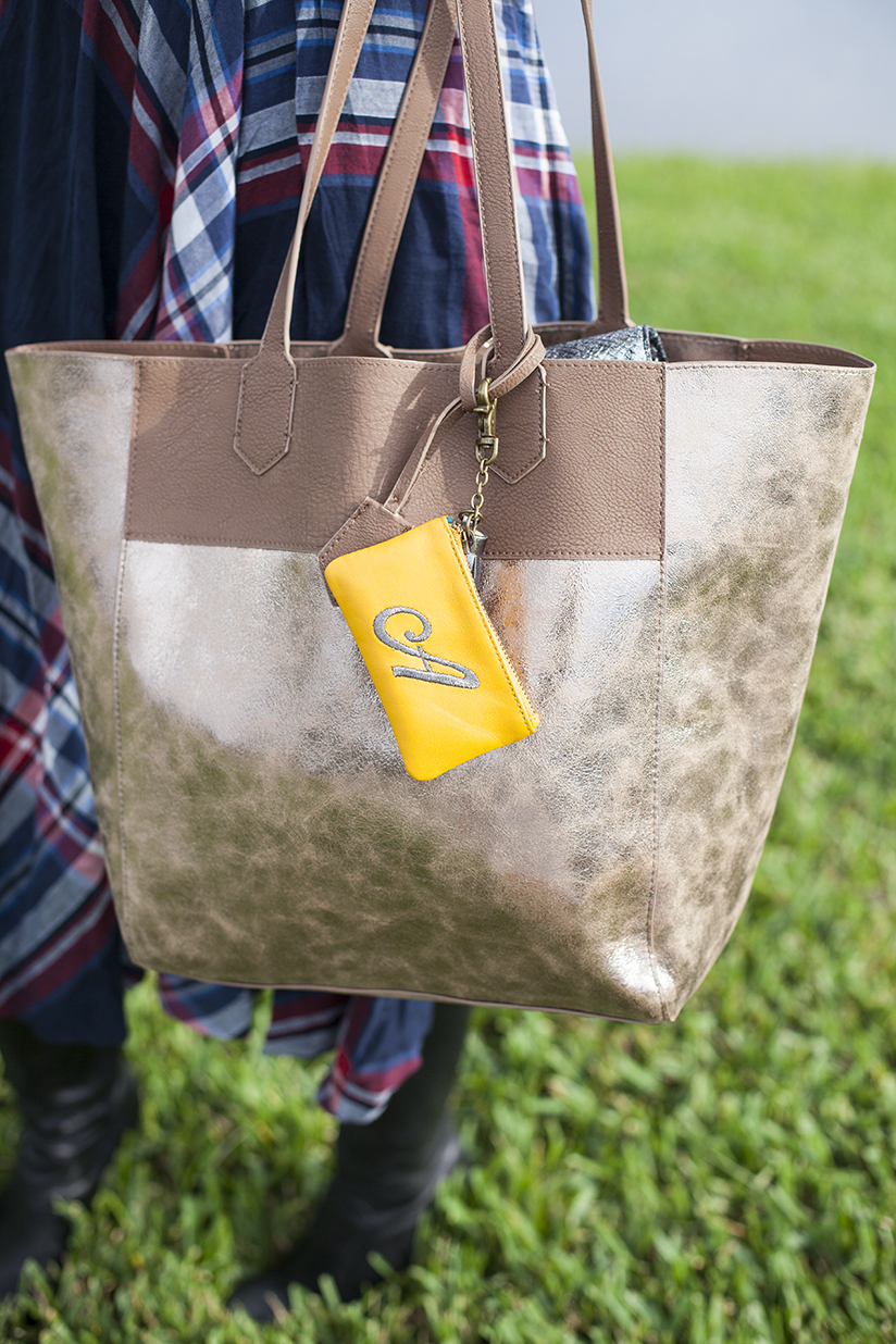 Reversible tote