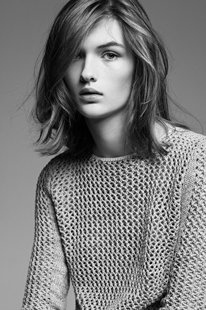 Lara Mullen  nackt
