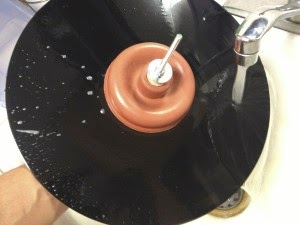 Como limpiar discos de vinilo (facil y barato) 