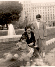 JO, AMB LA MARE I EL MEU GERMA´-YO CON MI MADRE Y MI HERMANO CON LAS PALOMAS