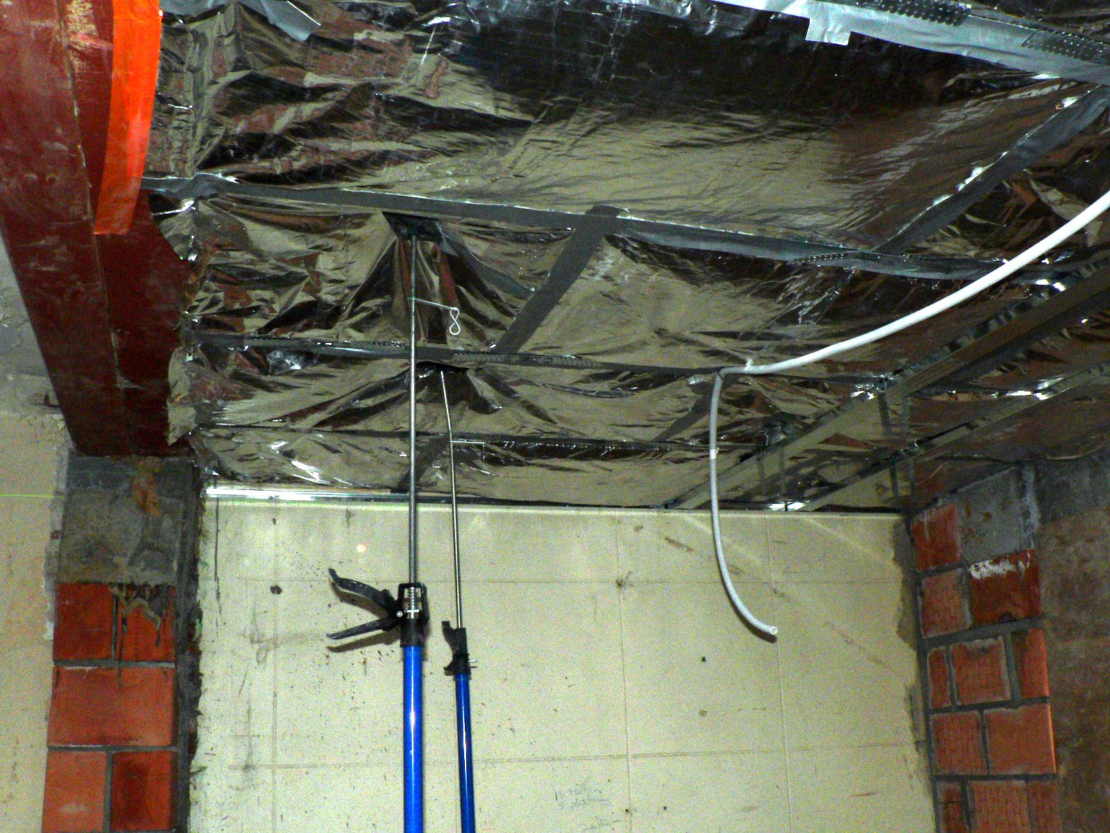 Ons huisje: maart 2011 Houten plafond hellend