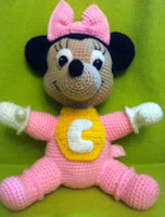 http://amigurumisdeleyva.wordpress.com/2013/03/01/patron-de-minnie-mouse-bebe-amigurumi/
