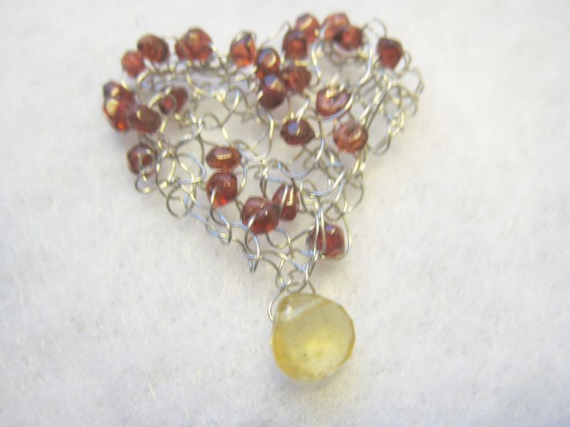 alankarshilpa: How to make a knitted wire Valentine heart - A Free Knitted Wi...