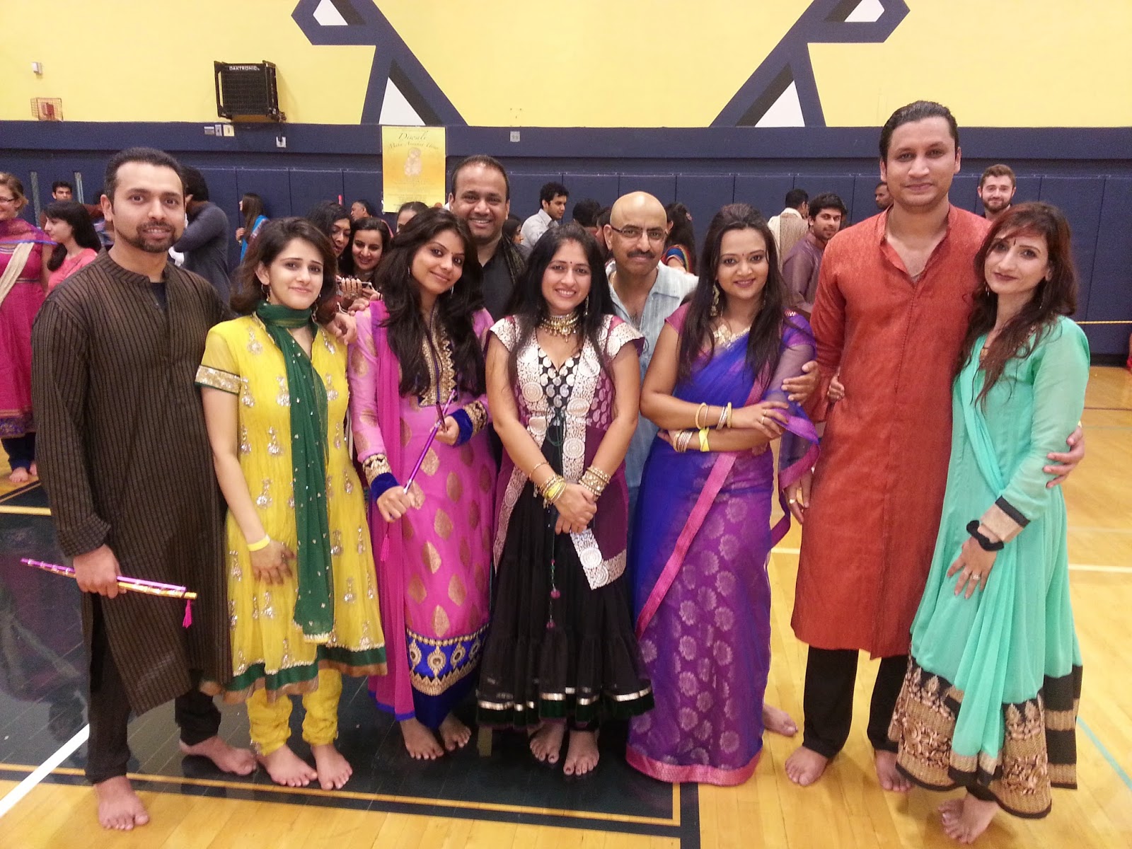 INdian women in festive clothes, indian fashion, Indian festivals in seattle, Indian events in USA, Seattle indian Navarati, Seattle Gujartai cultural  society, Ananya's Dandiya experience