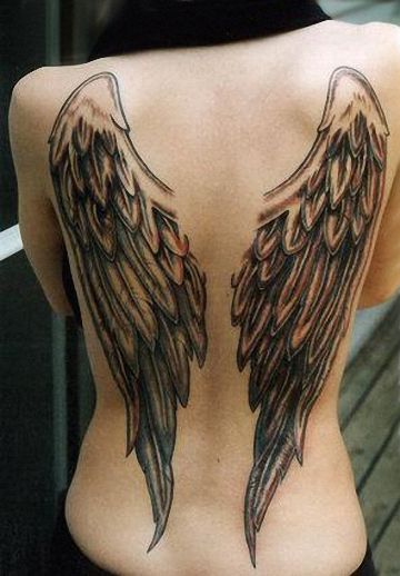 Tatouage d'ailes d'ange sur le dos femme et homme - tatouage ailes dans le dos